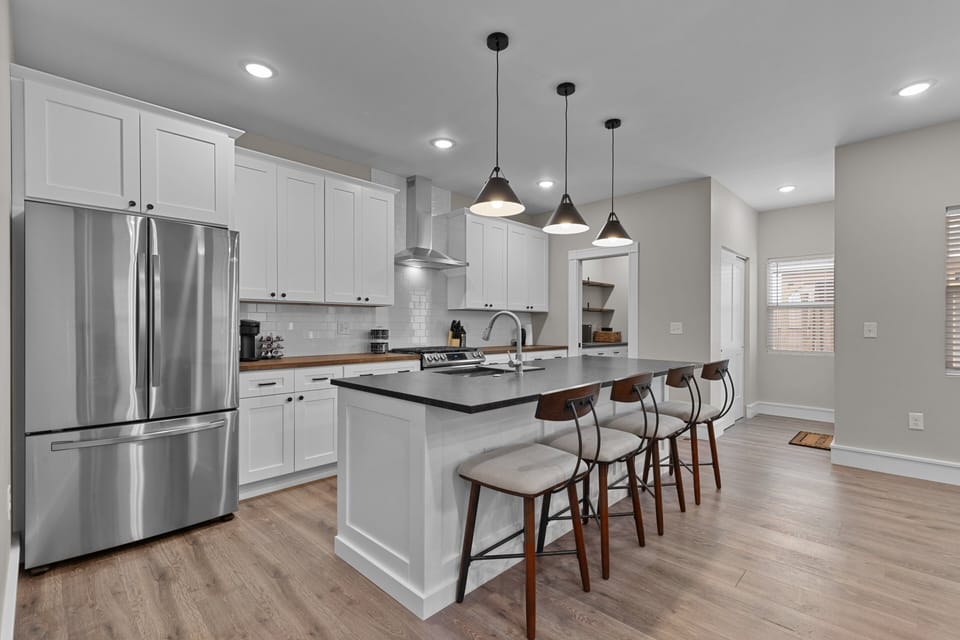 House, Multiple Beds, Kitchen, City View ((#20) 3325 Vista Ave) | Private kitchen | Coffee/tea maker