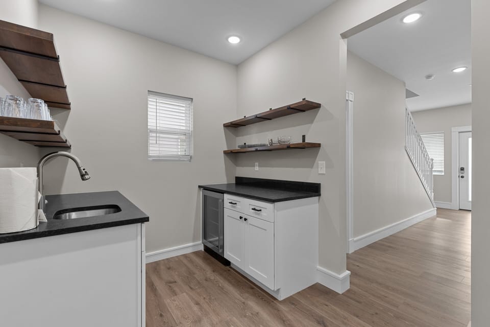 House, Multiple Beds, Kitchen, City View ((#20) 3325 Vista Ave) | Private kitchen | Coffee/tea maker