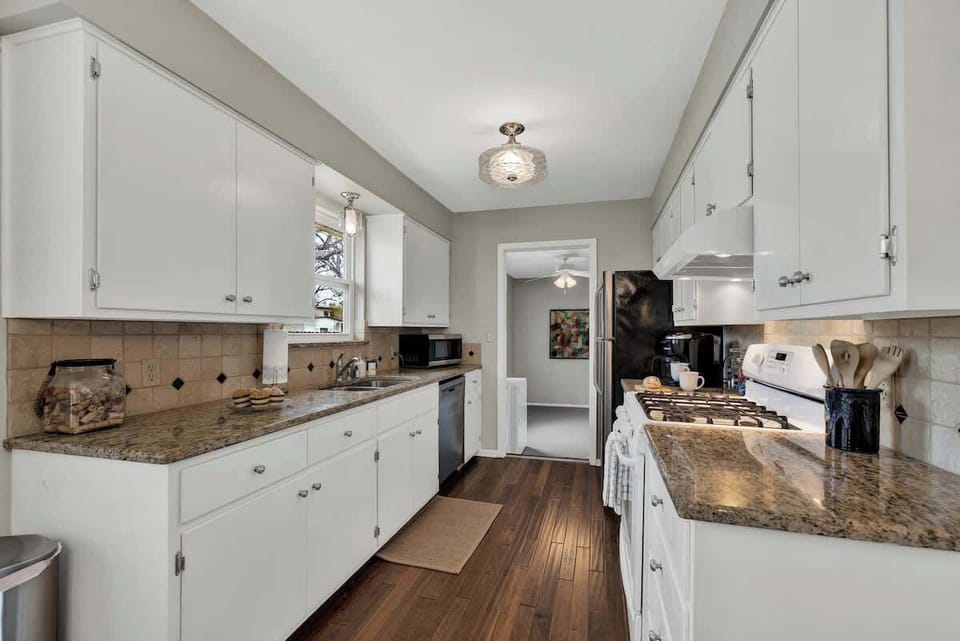 Cottage, Multiple Beds, Hot Tub, City View (504 Cora St.) | Private kitchen | Coffee/tea maker