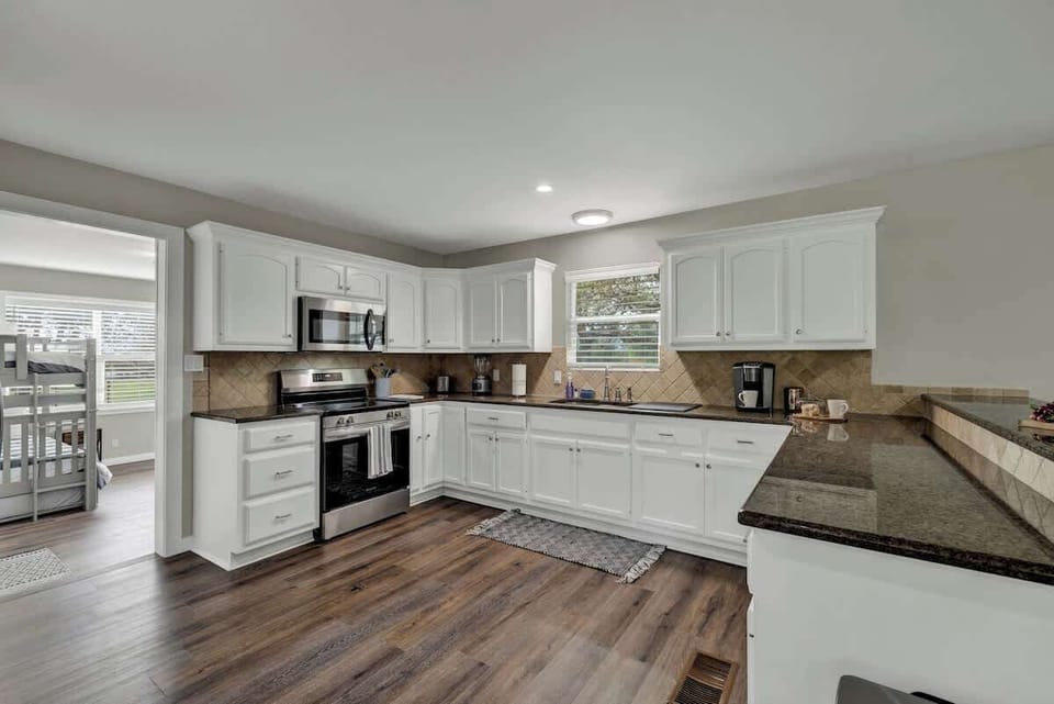House, Multiple Beds, Hot Tub (155 Moellering Main) | Private kitchen | Coffee/tea maker, electric kettle