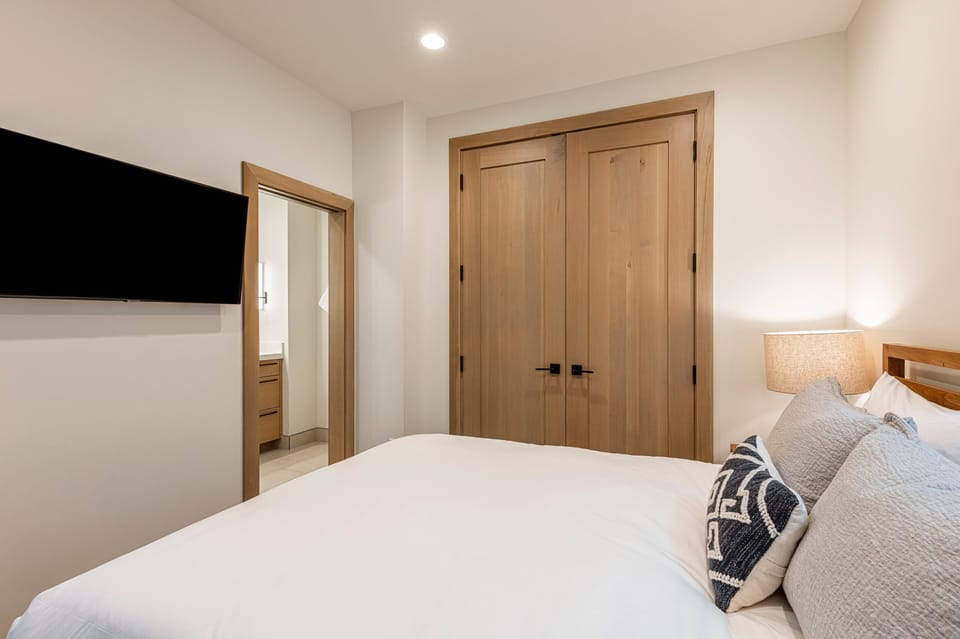 Master Bedroom 2 (3rd level) with a queen bed, smart TV, and private bathroom