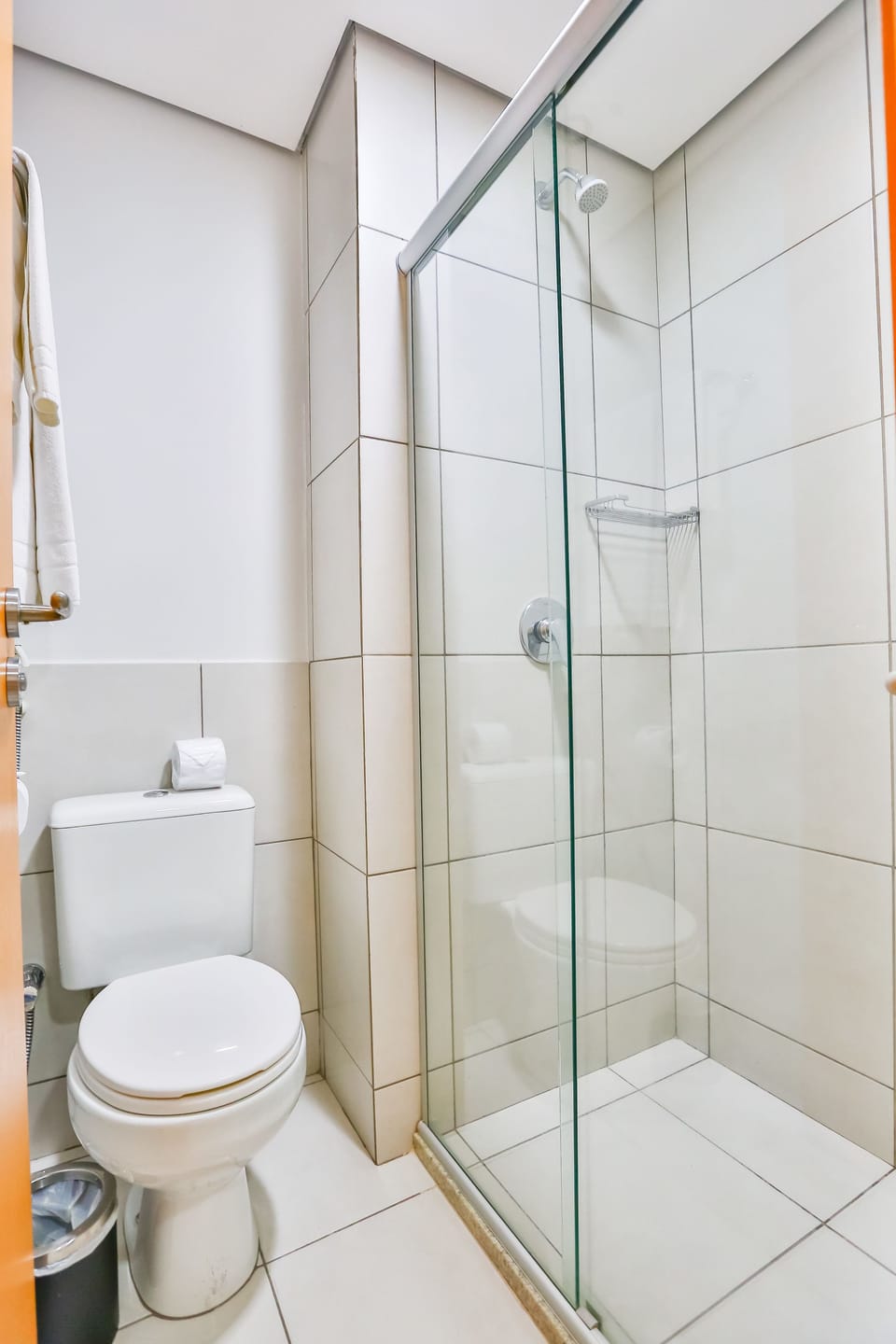 Shower, free toiletries, towels