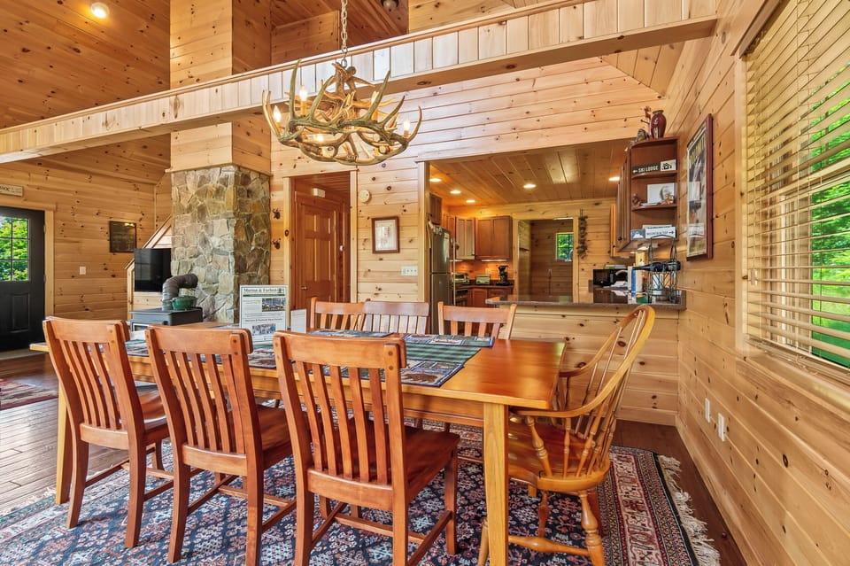 Dining area for 7