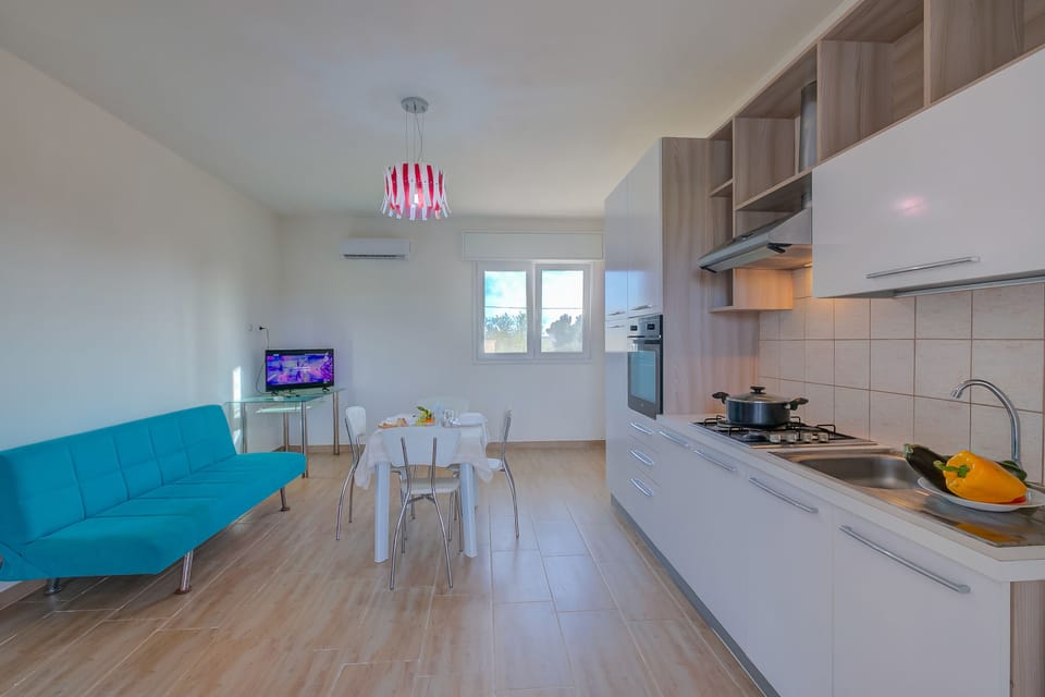 Kitchen and dining area