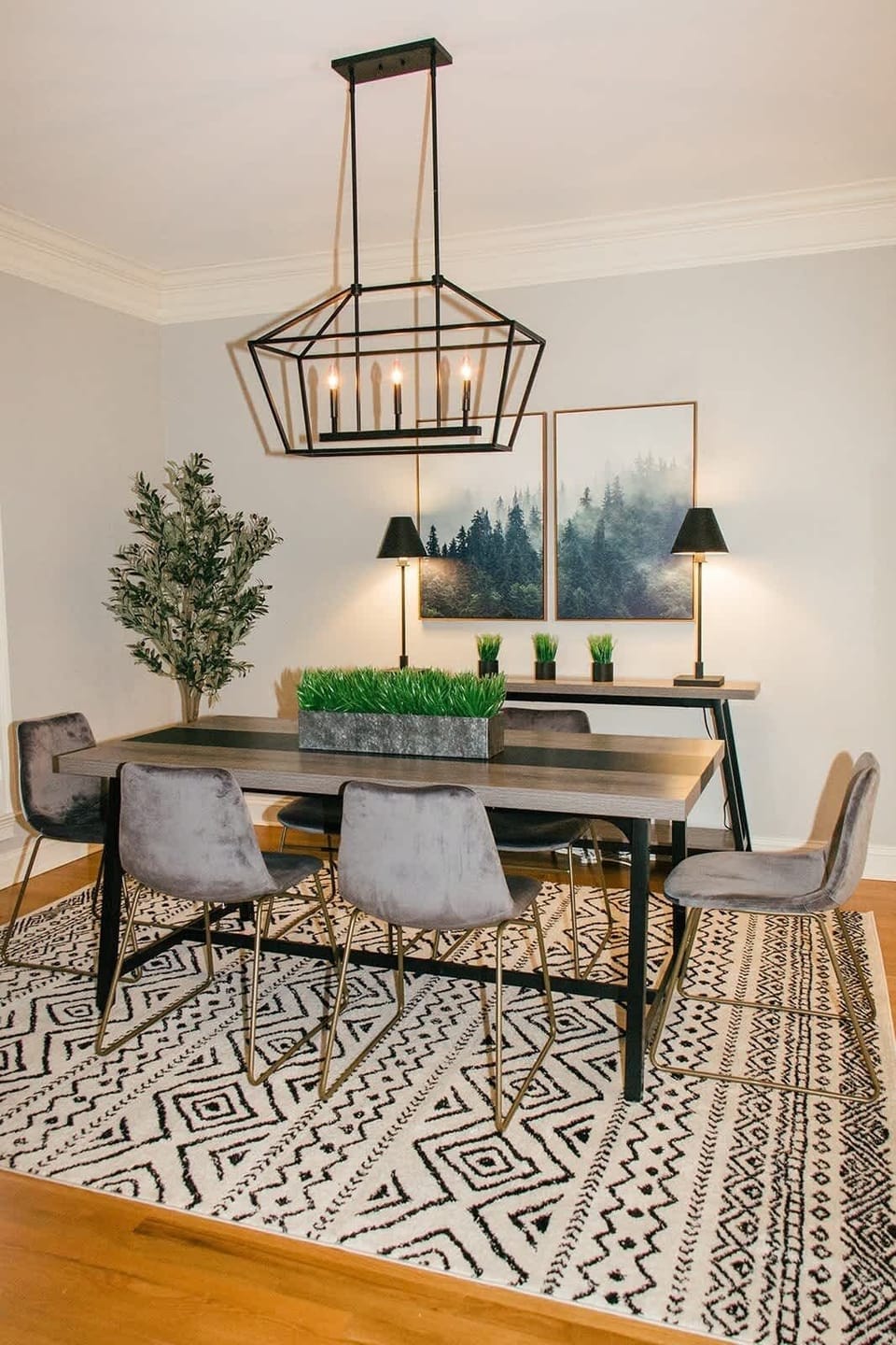 Enjoy you lunch or dinner in our elegant dining area!