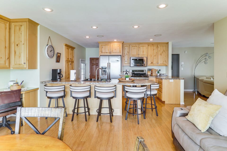 Kitchen | Dishwasher | Drip Coffee Maker | Main Level