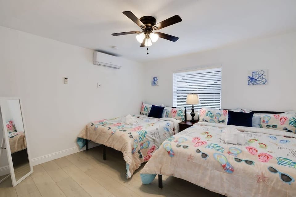 Queen and double beds in the bedroom
