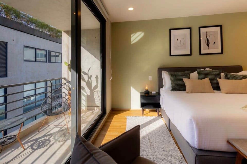 Unmatched comfort: experience luxury in our cozy room.