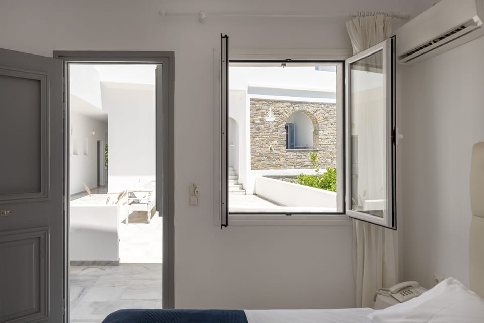 Basic Double Room | Desk, soundproofing, free WiFi, bed sheets