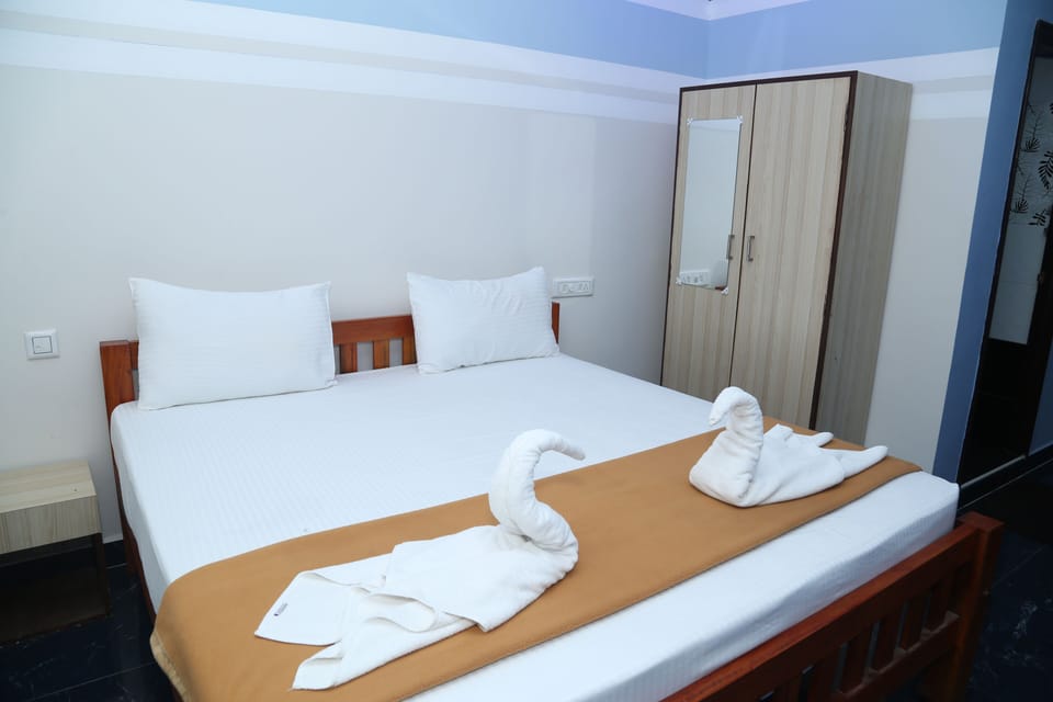 Deluxe Room | 1 bedroom, desk