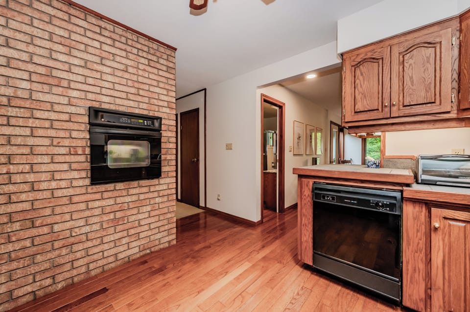 There is plenty of space in the kitchen. 