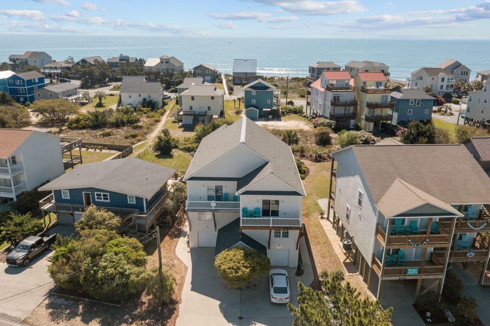 Walking distance to waves & wander! Just a 3 minute walk and a private pathway