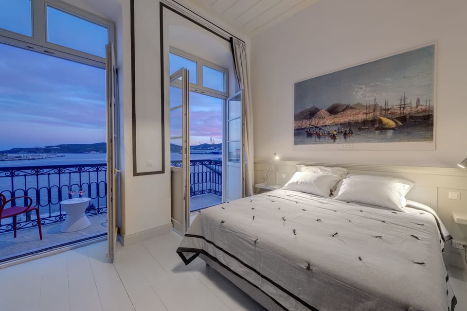 Deluxe Double Room | Soundproofing, WiFi (free), bed sheets