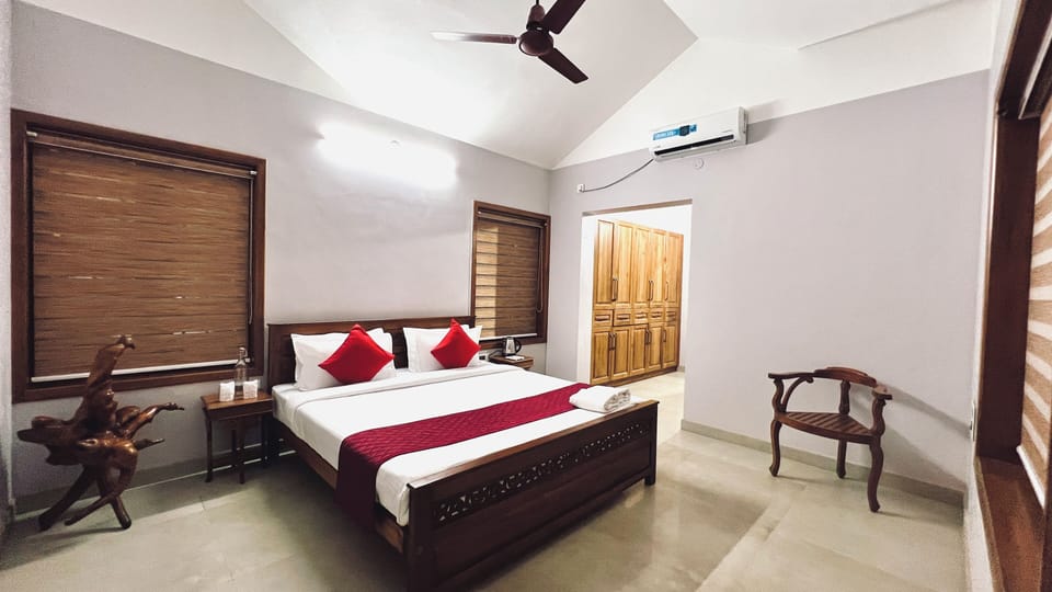 Premium bedding, minibar, blackout drapes, iron/ironing board