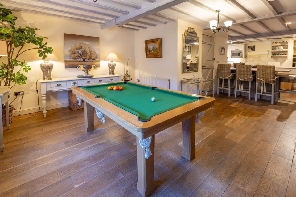 cottages with games room