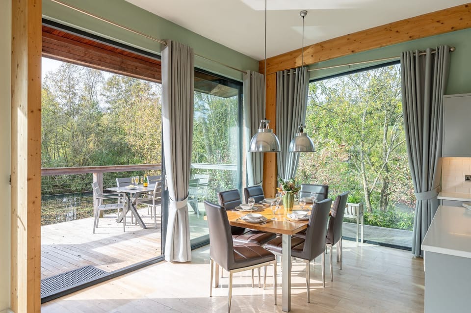 Jasper Lodge open-plan dining area with views of private decking and garden views.