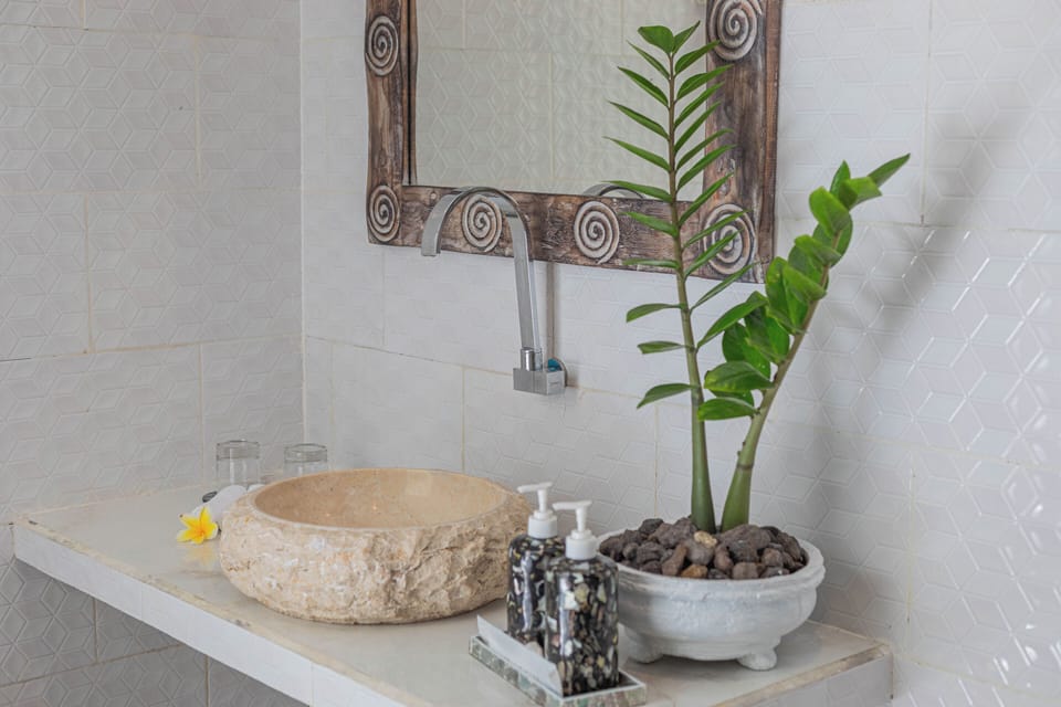 Shower, hydromassage showerhead, bidet, towels