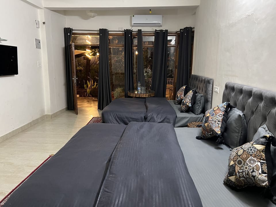 Deluxe Quadruple Room | Free WiFi