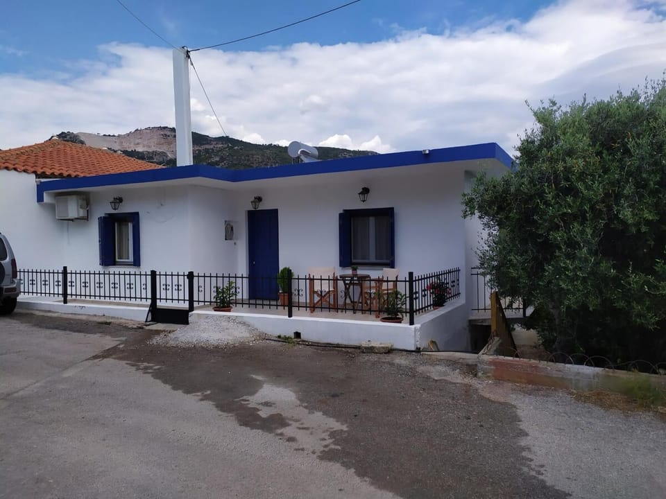 House, Smoking | 1 bedroom, desk