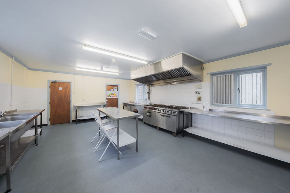 House | Private kitchen | Fridge, microwave, oven, stovetop