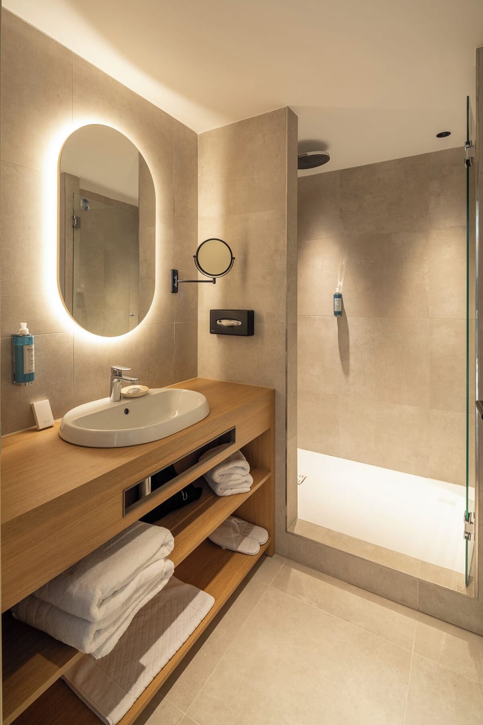 Family Suite, Balcony, Golf View | Bathroom | Shower, eco-friendly toiletries, hair dryer, towels