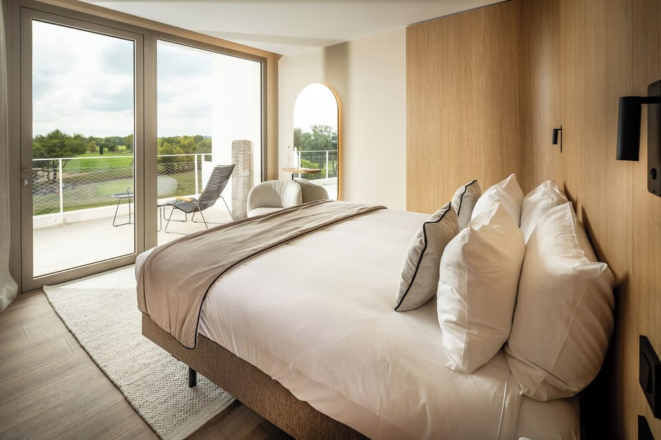 Pillowtop beds, minibar, in-room safe, soundproofing