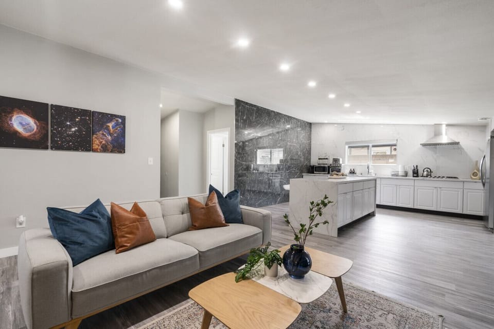 Spacious living meets full kitchen comfort! 🏡✨ Relax, cook, and enjoy the perfect gathering space for your stay.