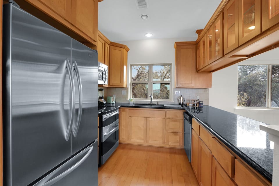 All stainless steel appliances for cooking