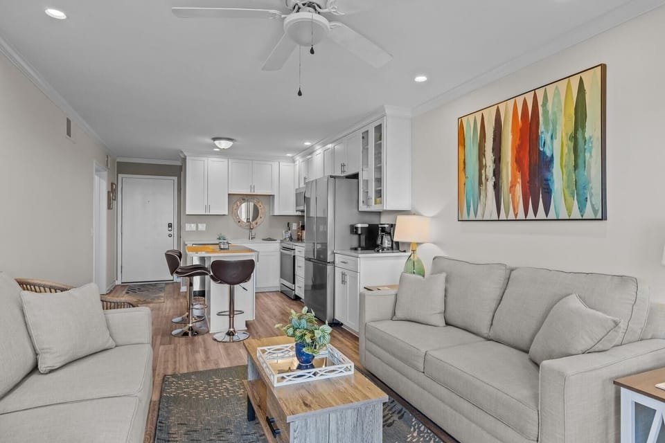 Condo, 2 Bedrooms | Living area | Smart TV