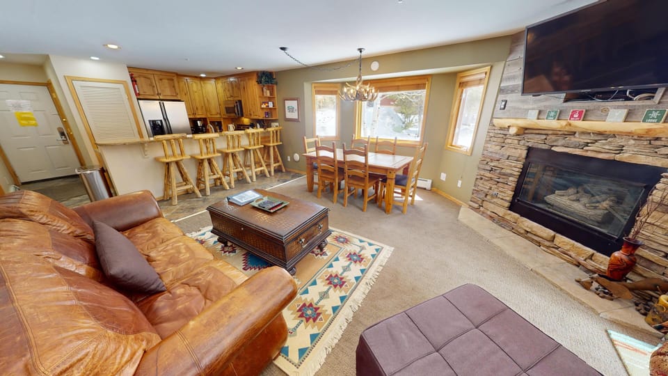 Gas Fireplace, Flatscreen, Extra Windows - Gas Fireplace, Flatscreen, Extra Windows