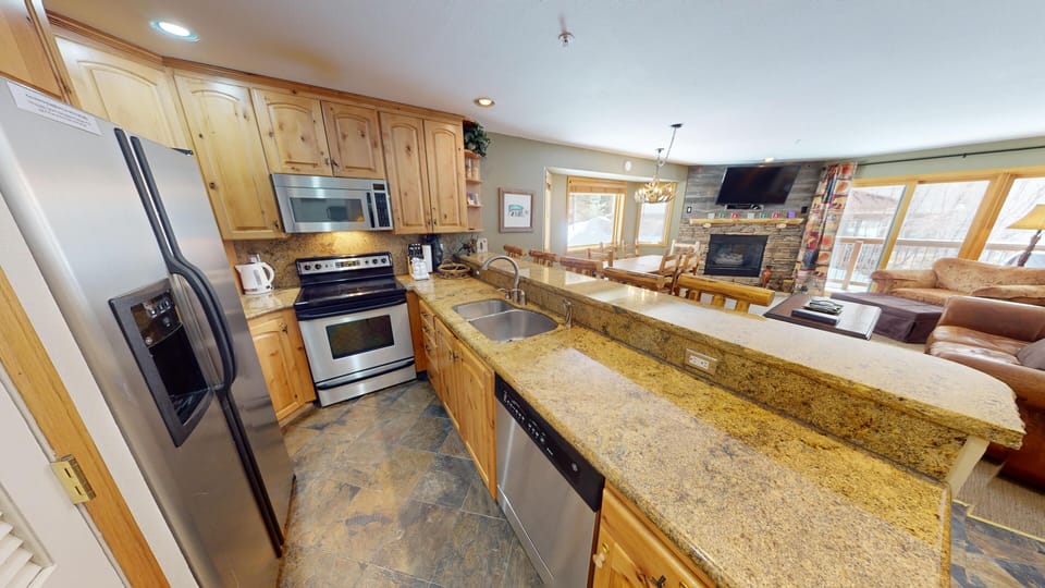 Fully Equipped Kitchen with Slab Granite, Stainless - Fully Equipped Kitchen with Slab Granite, Stainless