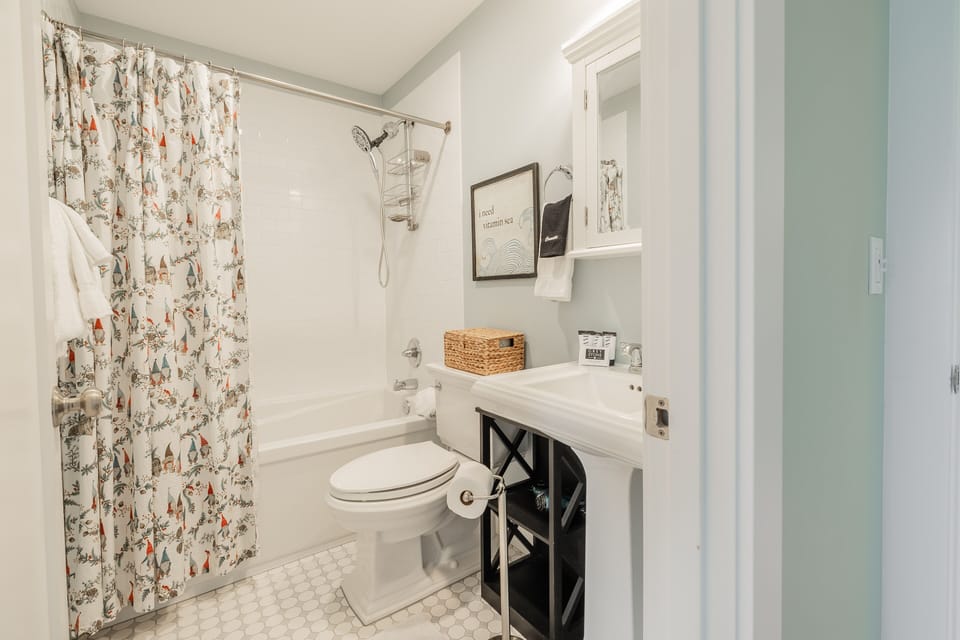 Upstairs primary ensuite bathroom