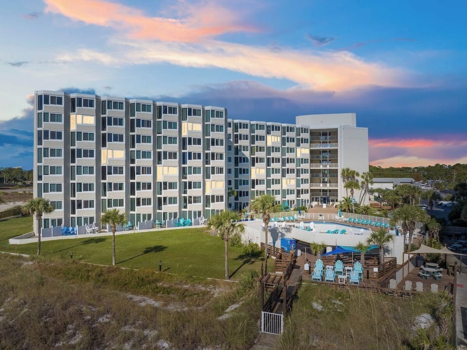 1-web-or-mls-8817-thomas-dr