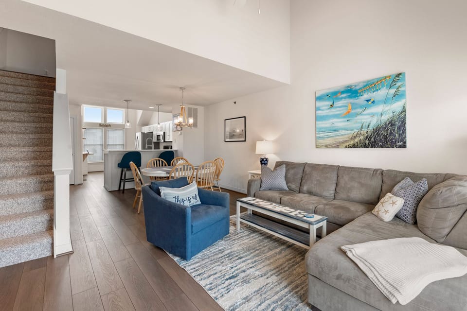 BB304C: Purple Pearl | Top Level Living Area