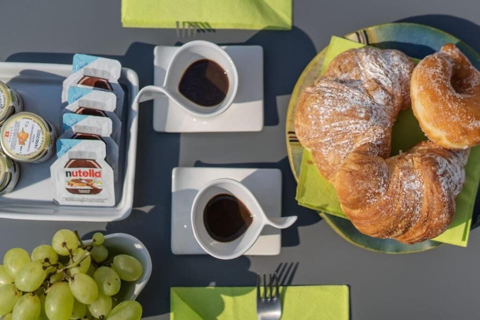 Free daily cooked-to-order breakfast