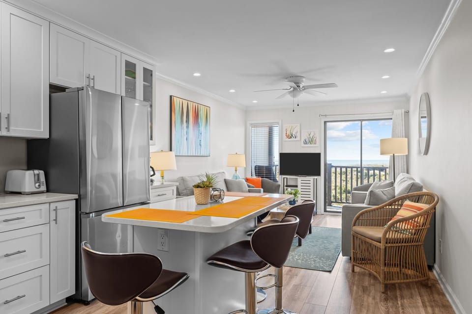 Dining area / kitchen