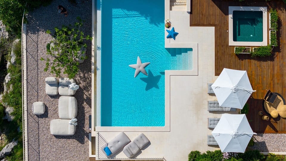 There is also a sun deck area with 6+2 sun deck chairs