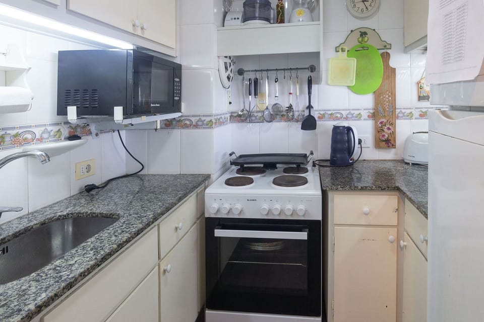 Apartment | Private kitchen | Fridge, microwave, oven, coffee/tea maker