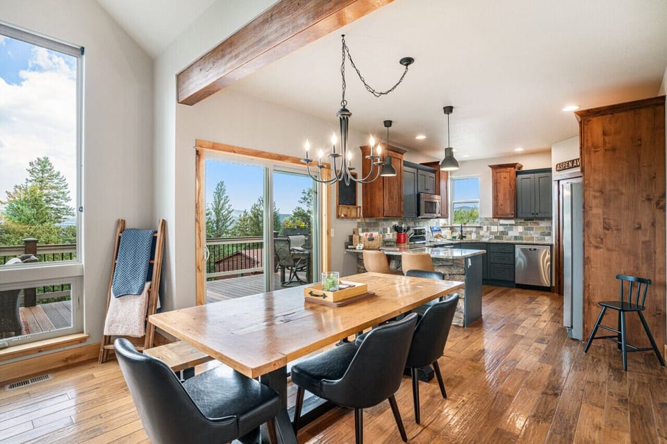 Dining/kitchen