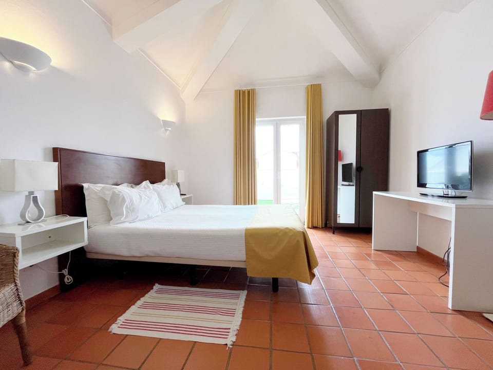 Superior Room, 1 Double Bed | Minibar, free WiFi, bed sheets
