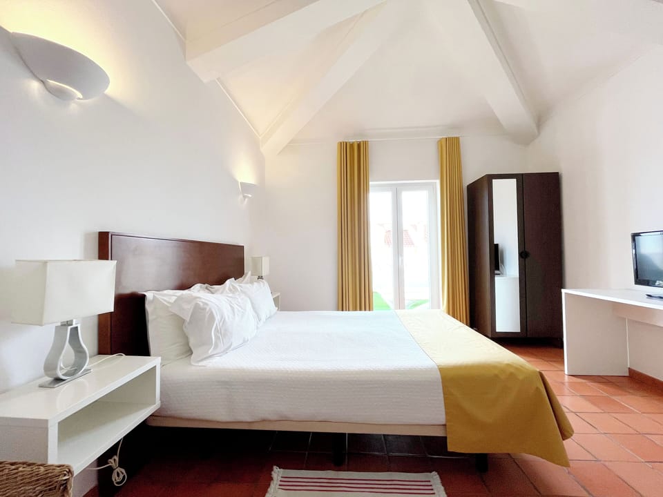 Superior Room, 1 Double Bed | Minibar, free WiFi, bed sheets