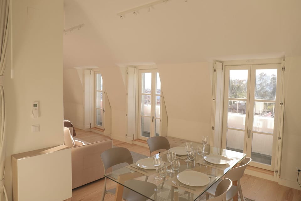 Deluxe Apartment, River View | Living area | 47-cm Smart TV with cable channels, Netflix, streaming services