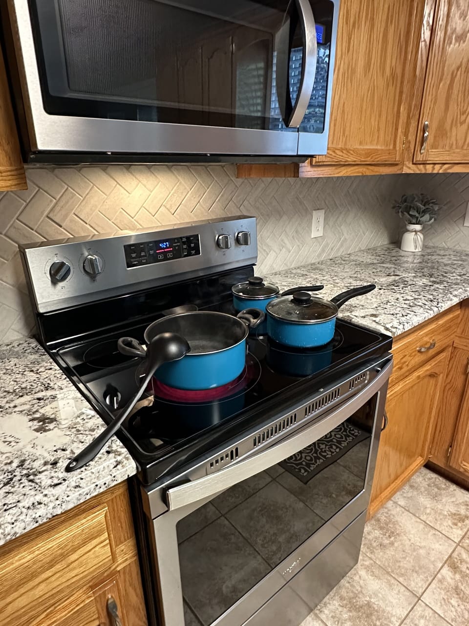 Equipped Kitchen has essentials. (more in cupboards.)