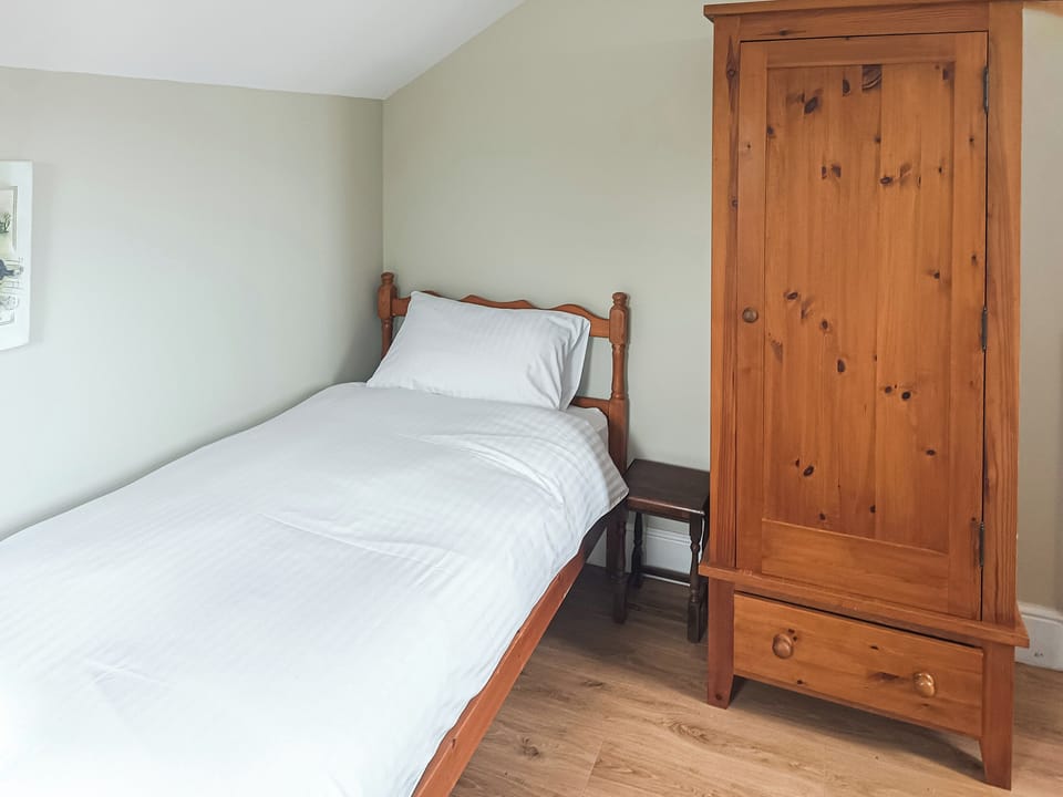 Twin bedroom bed 2 | The Lodge at Owstwick Hall, Owstwick, near Roos