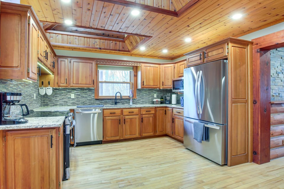 Kitchen | Cooking Basics | Dishwasher | Drip Coffee Maker | Main Level