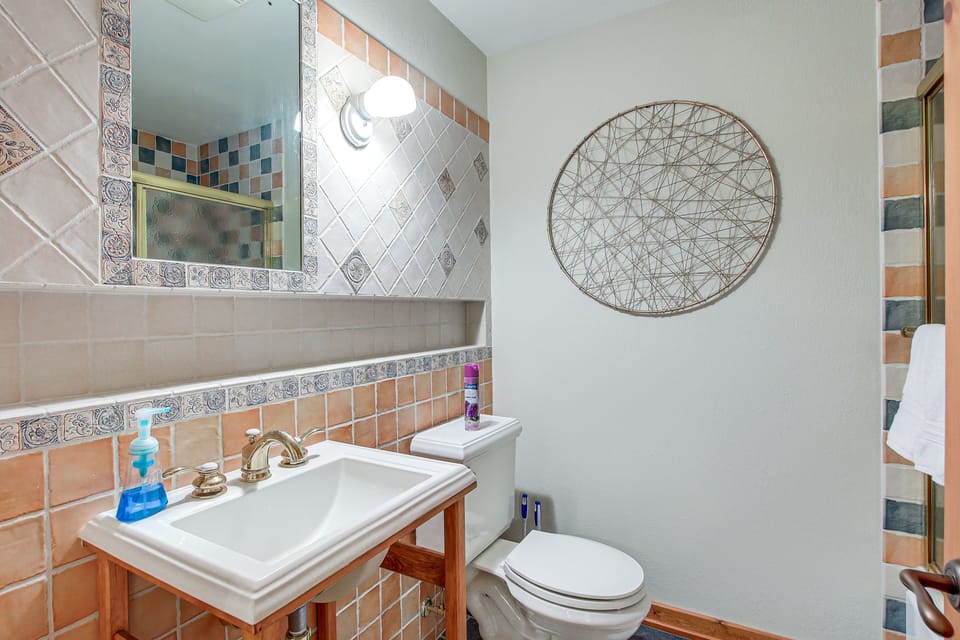 Full Bathroom | Shower/Tub Combo | Lower Level