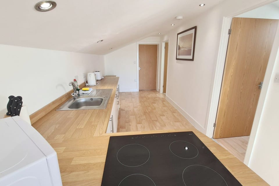 Kitchen area | Stable Barn Apartment - Hallagenna Farm Properties, Bodmin Moor