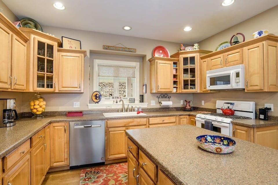 Spacious kitchen for lots of cooks and lots of great conversations. 