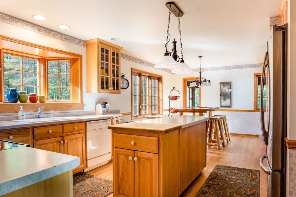 Large kitchen accomodates many cooks