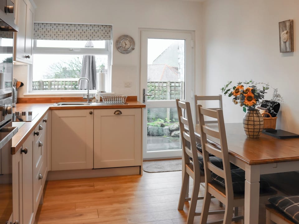 Kitchen/diner | Trem Y Mor, Criccieth